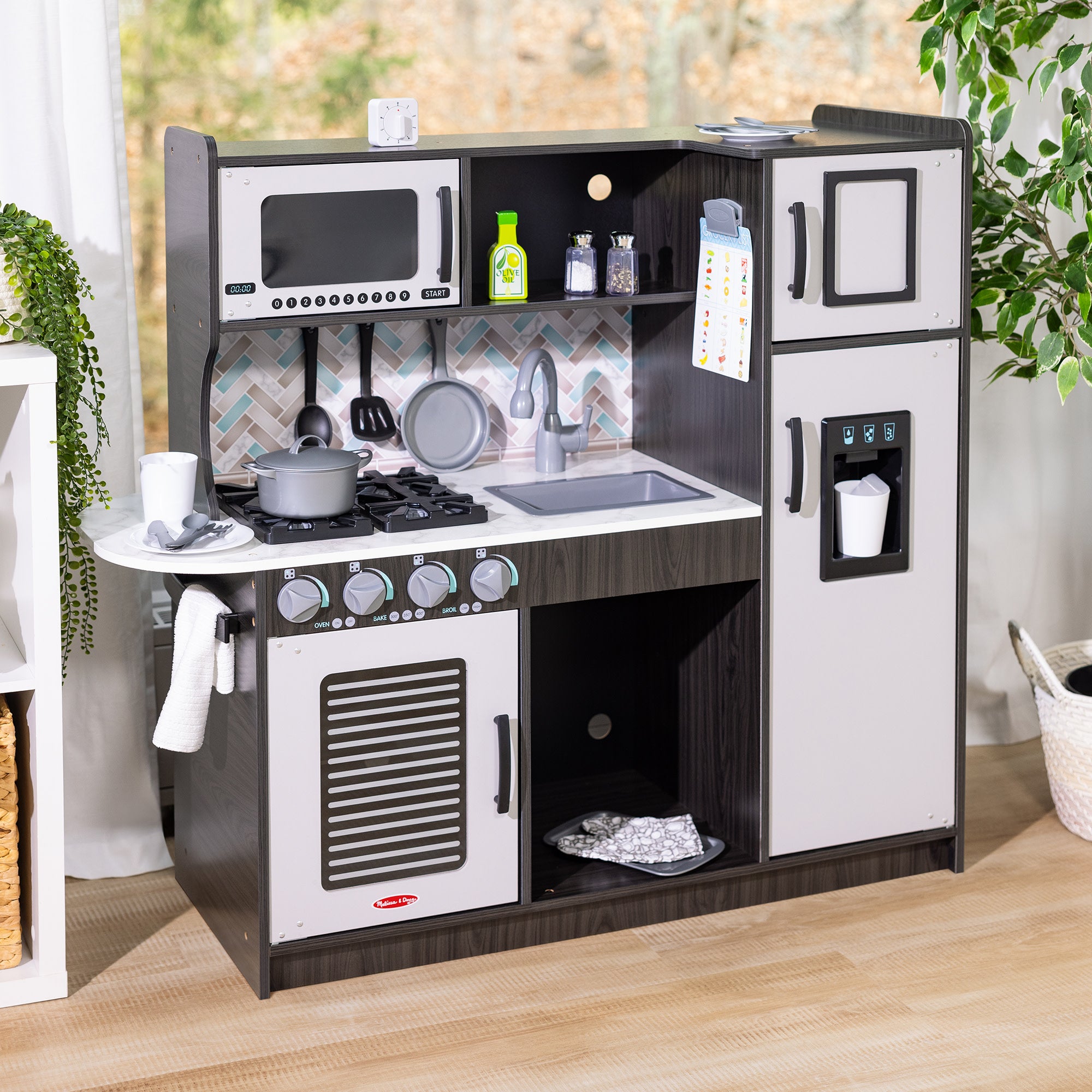 Melissa & Doug Wooden Chef's Kitchen - Charcoal - Image 9