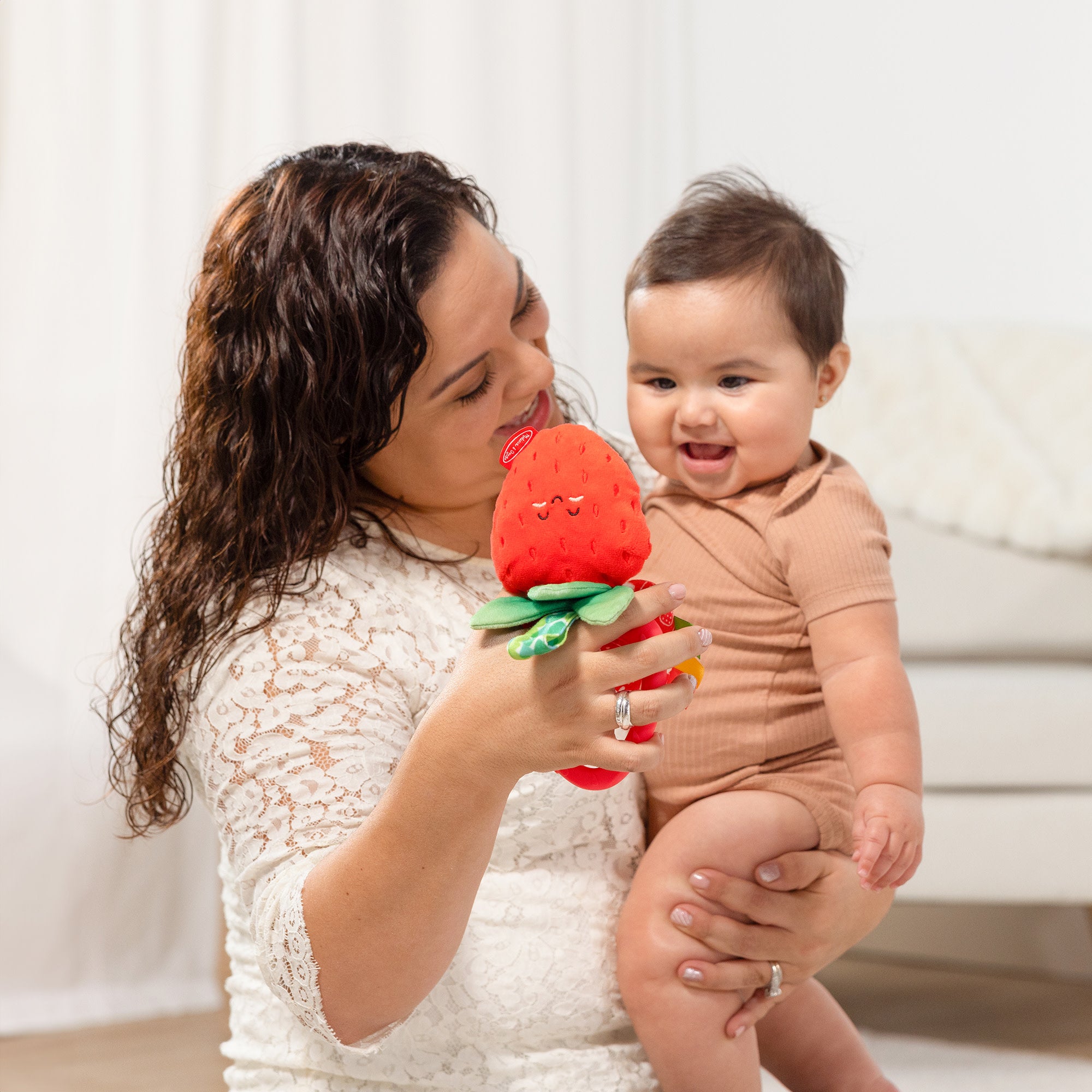 Melissa & Doug Peek-a-Boo Berry Take-Along Toy - Image 4