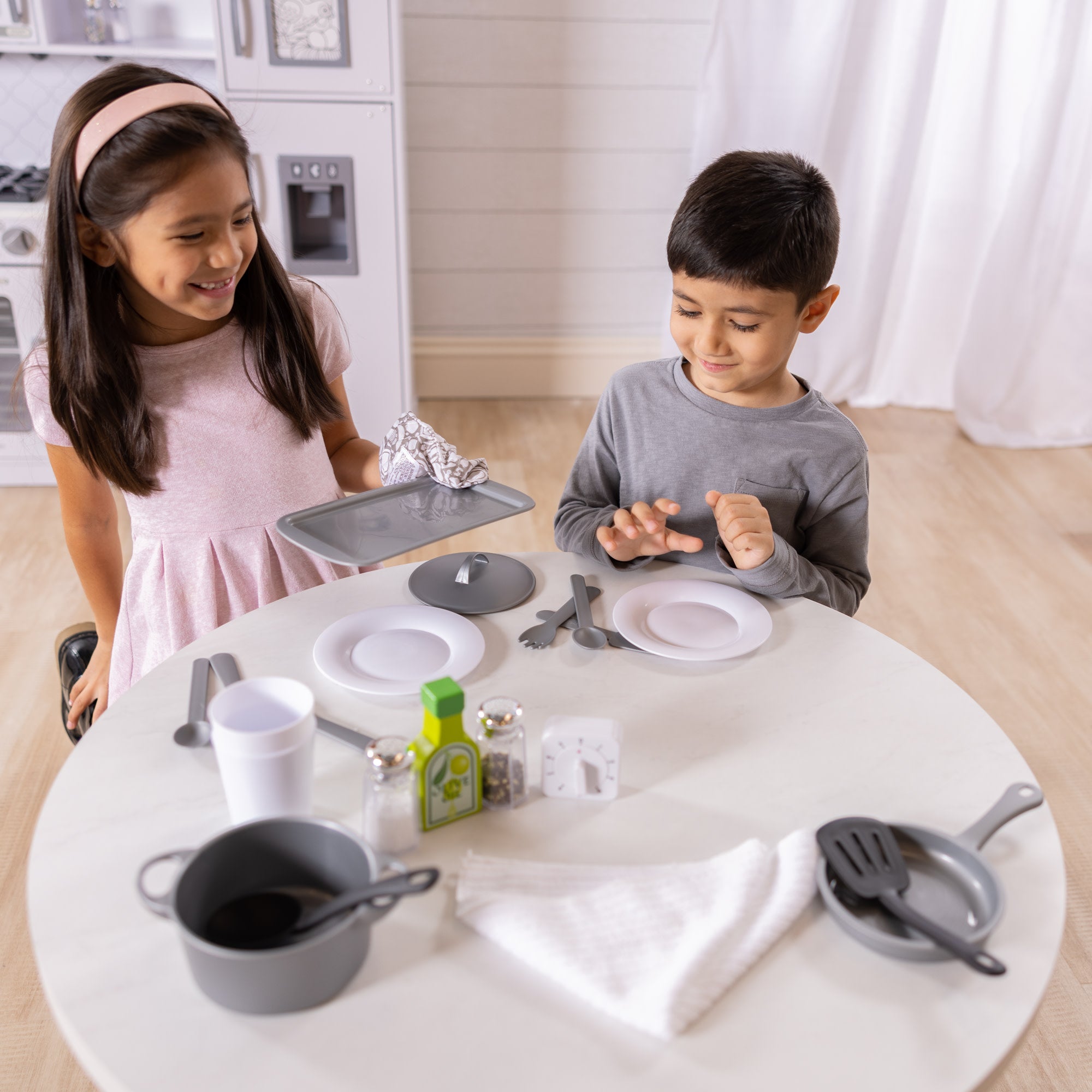 Melissa & Doug Kitchen Accessory Play Set - Image 4