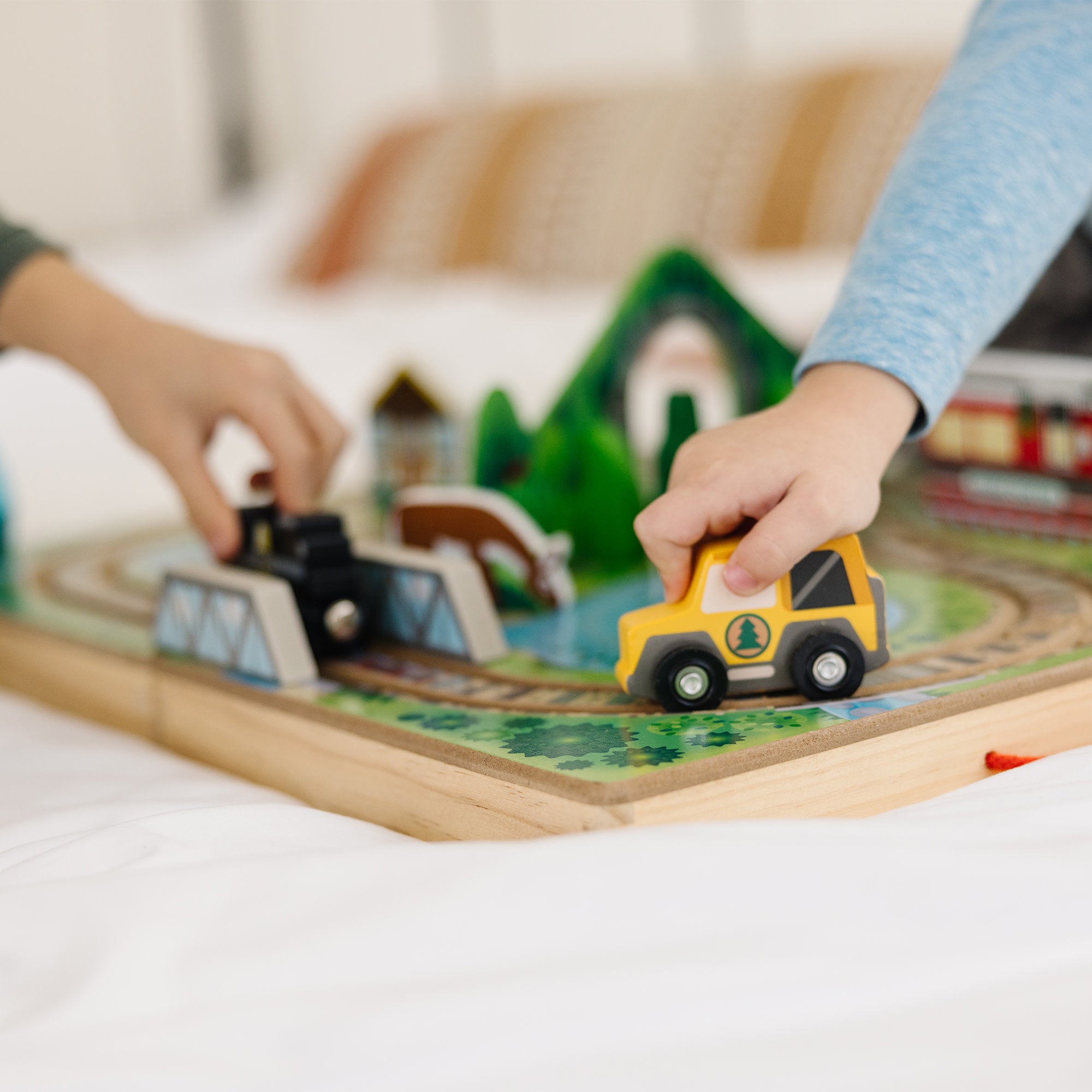 Melissa & Doug Take-Along Railroad - Image 4